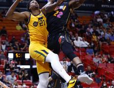 PG电子游戏-爵士主场力克热火，米切尔爆发拿到40分