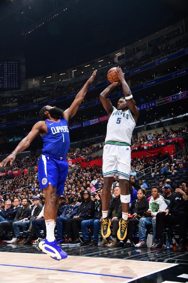 PG电子试玩-雄鹿战胜快船,终结对手四连胜