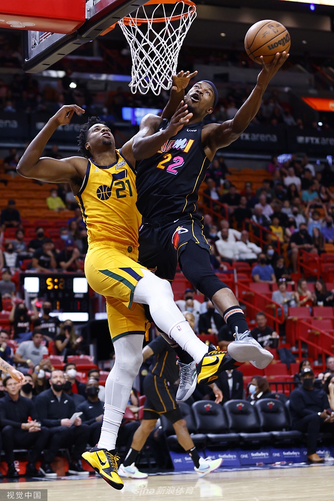 PG电子游戏-爵士主场力克热火，米切尔爆发拿到40分
