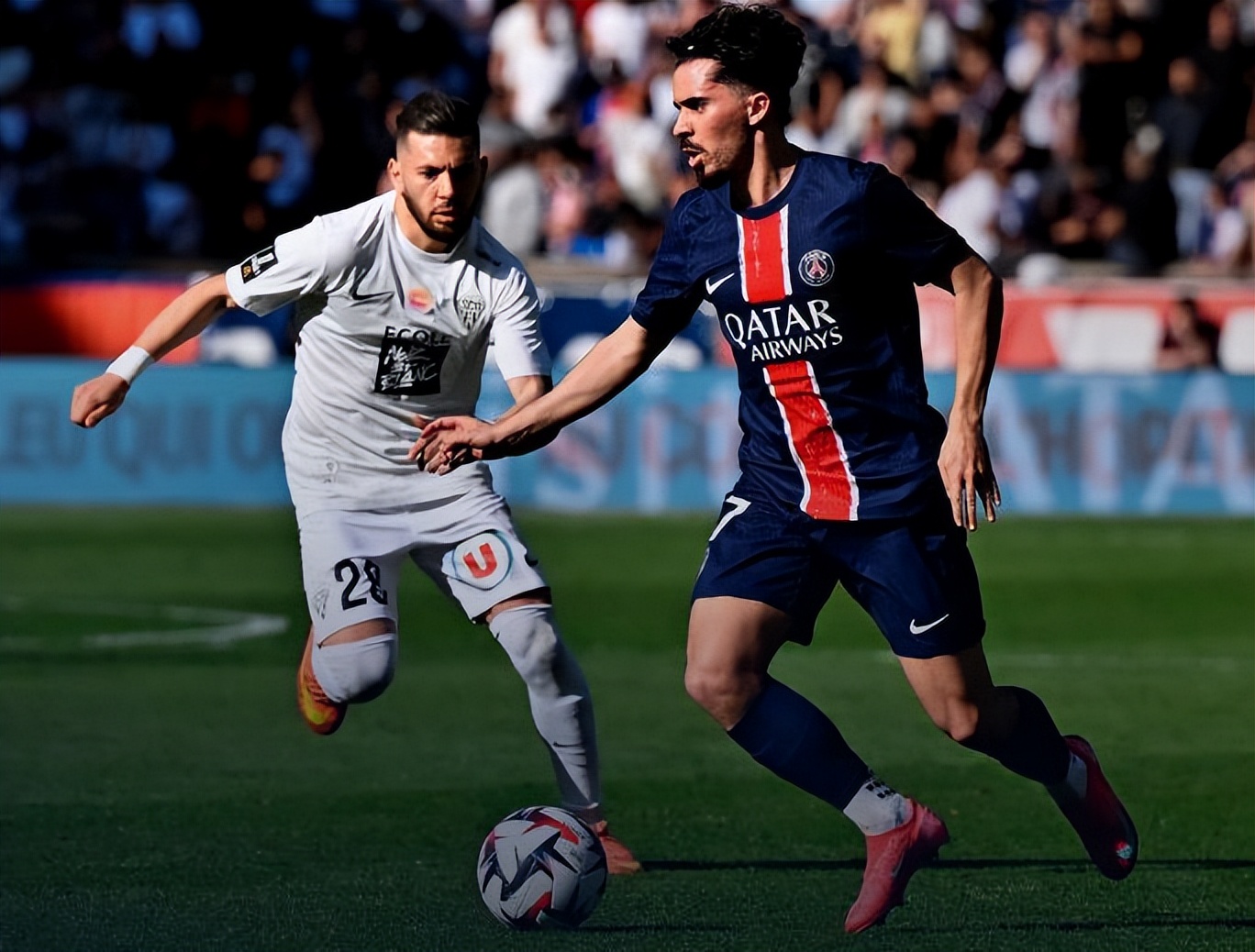 PG中国官网-巴黎圣日耳曼大胜巴萨，内马尔破门助球队胜利