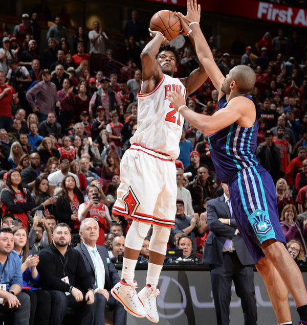 PG中国登录入口-雄鹿碾压火箭,浓眉完成帽子戏法